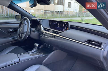 Седан Lexus ES 2019 в 