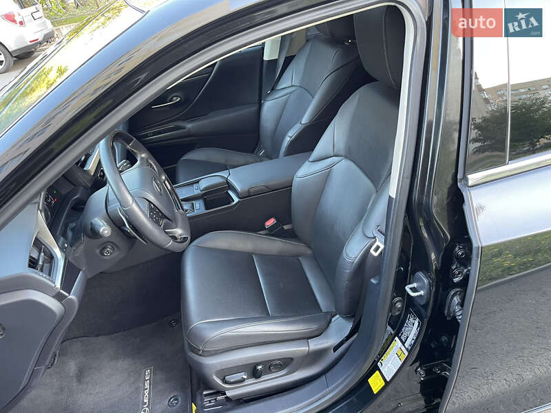 Седан Lexus ES 2019 в Николаеве