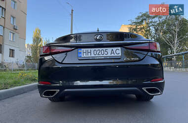 Седан Lexus ES 2019 в 