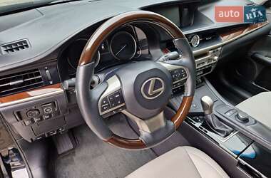 Седан Lexus ES 2016 в 