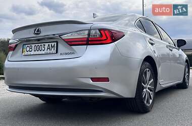 Седан Lexus ES 2018 в 