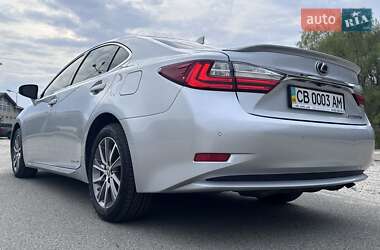 Седан Lexus ES 2018 в 