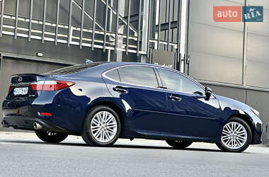 Седан Lexus ES 2015 в 