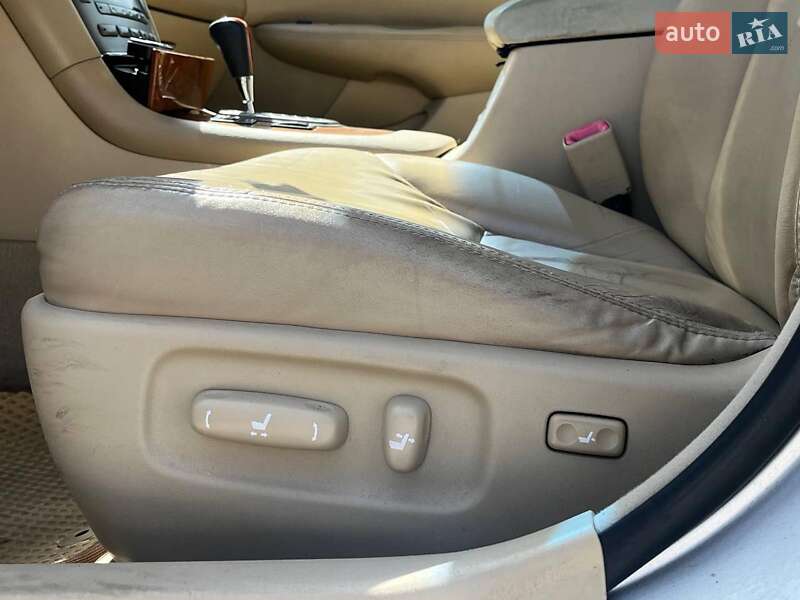 Седан Lexus ES 2004 в Львове