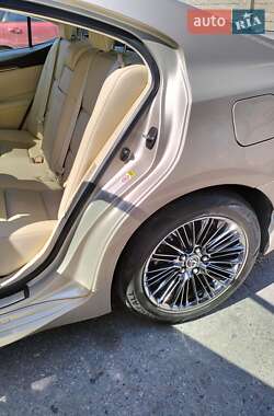 Седан Lexus ES 2012 в 