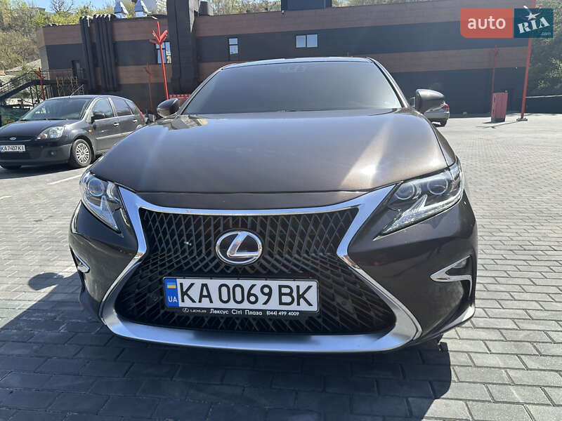 Седан Lexus ES 2012 в Киеве