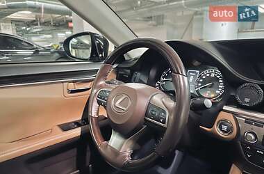 Седан Lexus ES 2016 в 