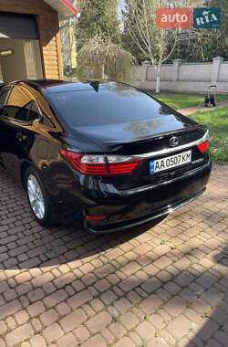 Седан Lexus ES 2015 в 