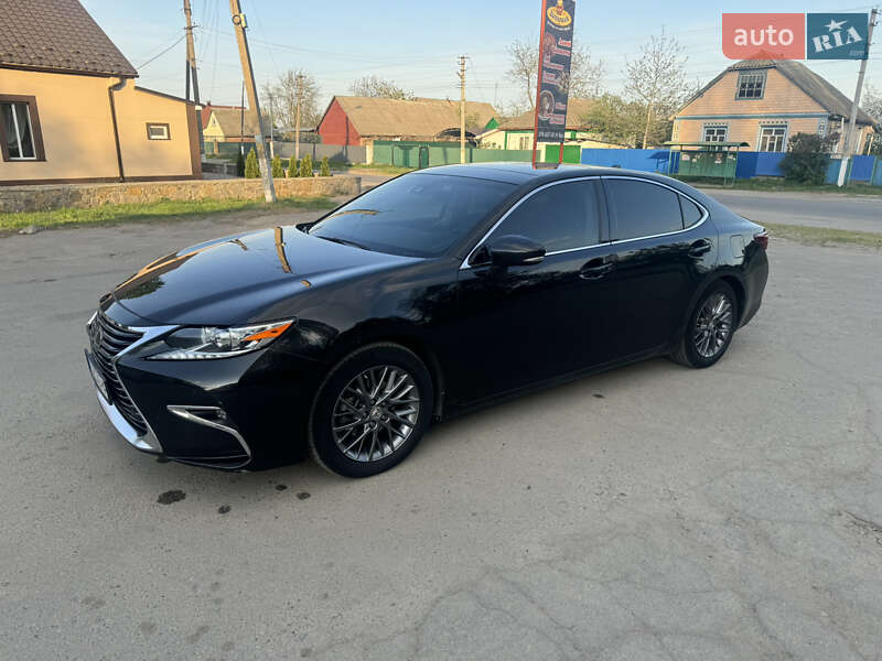 Седан Lexus ES 2018 в 