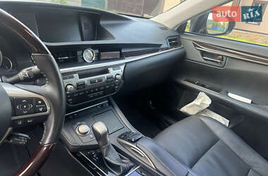 Седан Lexus ES 2018 в 