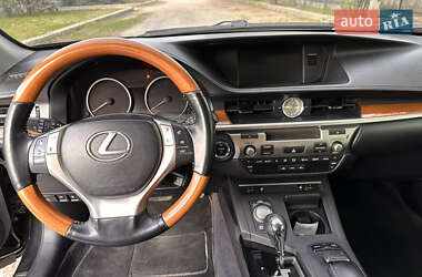 Седан Lexus ES 2012 в 