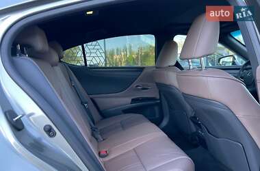 Седан Lexus ES 2023 в 