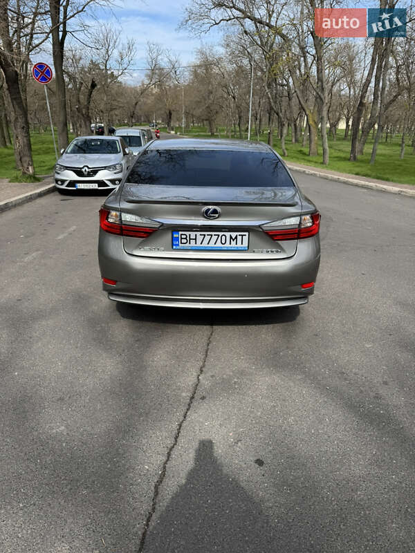Седан Lexus ES 2016 в Одесі