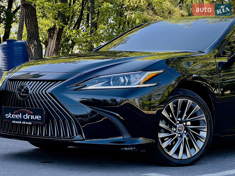 Lexus ES 2019