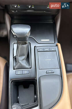 Седан Lexus ES 2021 в 