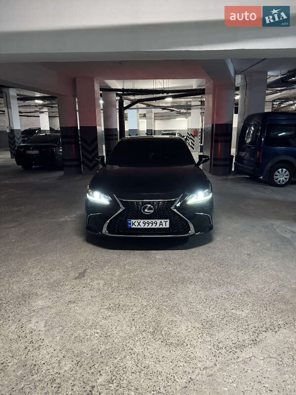 Lexus ES 2019