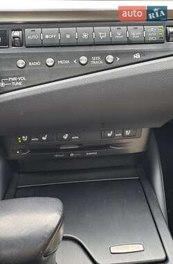 Седан Lexus ES 2019 в Киеве