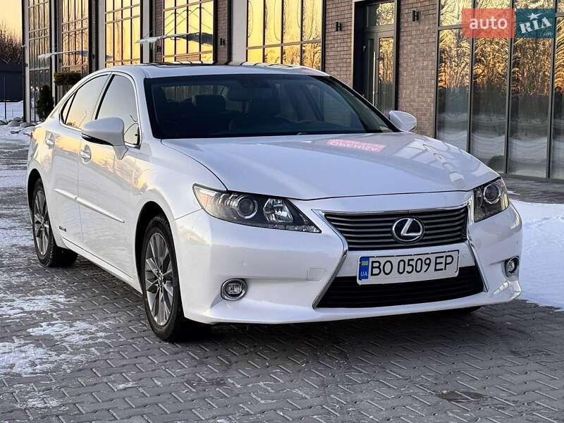 Седан Lexus ES 2015 в Тернополі