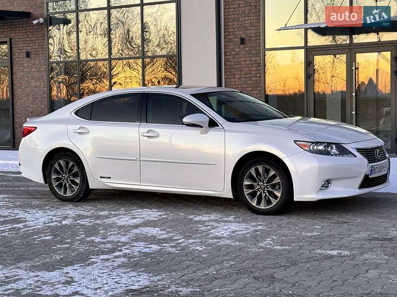 Седан Lexus ES 2015 в Тернополі