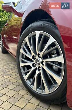 Седан Lexus ES 2020 в 