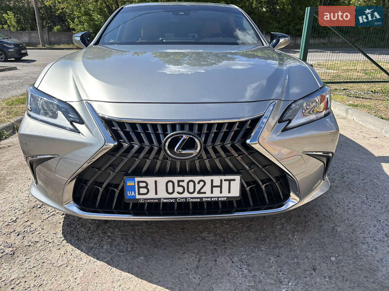 Седан Lexus ES 2022 в Кременчуге