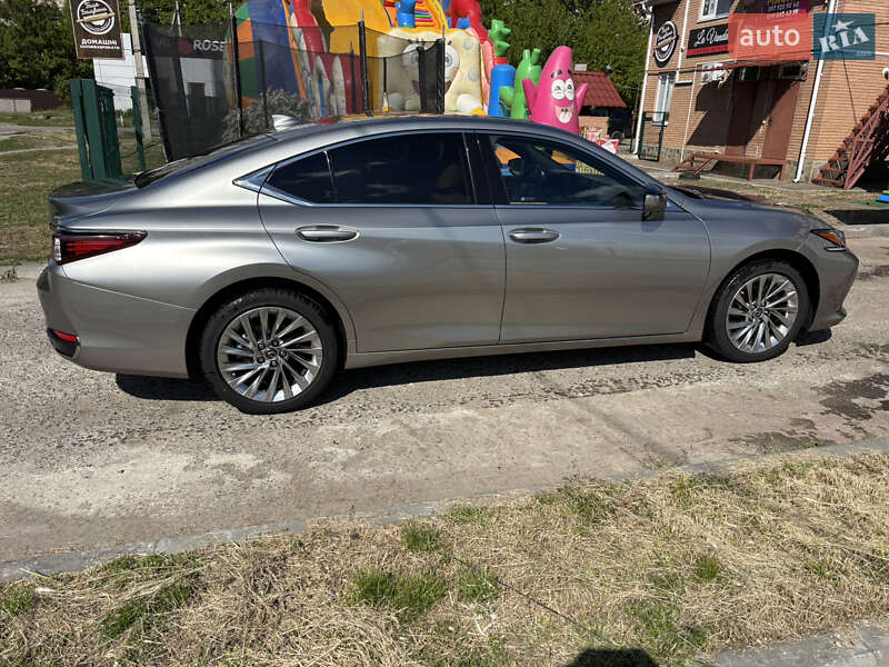 Седан Lexus ES 2022 в Кременчуге