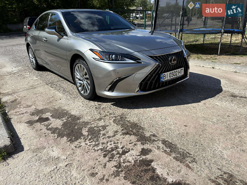 Седан Lexus ES 2022 в Кременчуге