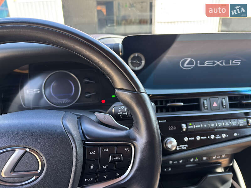 Седан Lexus ES 2022 в Кременчуге