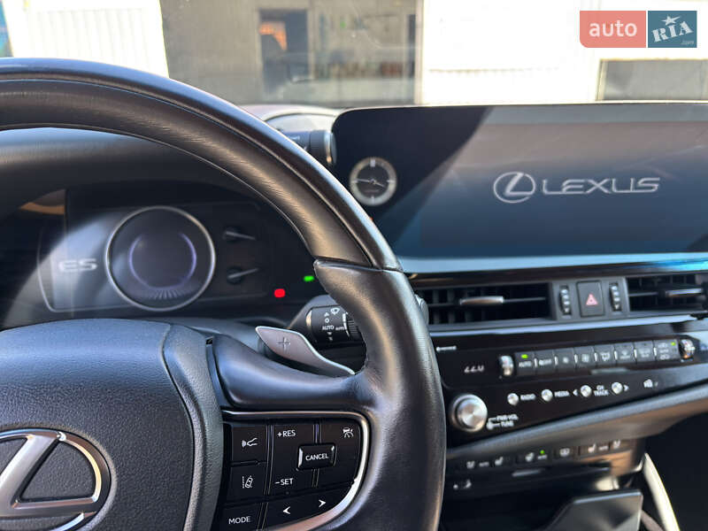 Седан Lexus ES 2022 в Кременчуці