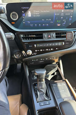 Седан Lexus ES 2022 в Кременчуге