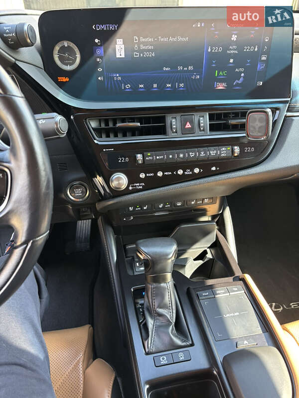 Седан Lexus ES 2022 в Кременчуге