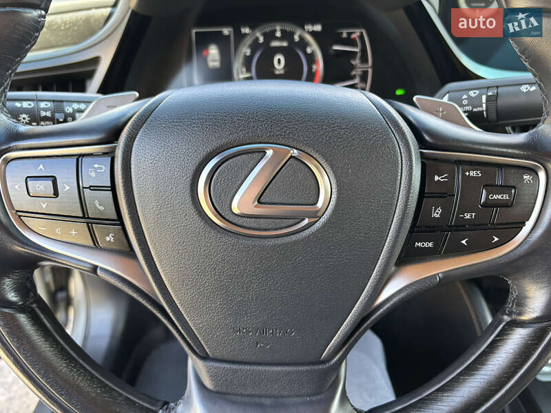 Седан Lexus ES 2022 в Кременчуці