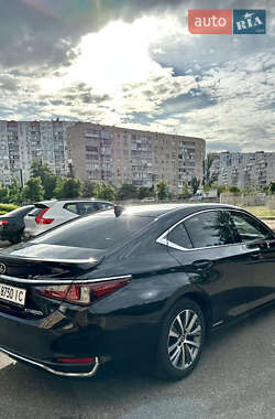 Седан Lexus ES 2019 в 