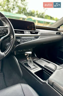 Седан Lexus ES 2019 в 