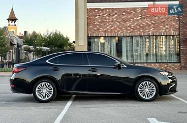 Седан Lexus ES 2016 в 