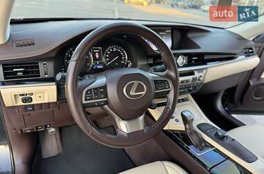 Седан Lexus ES 2016 в 