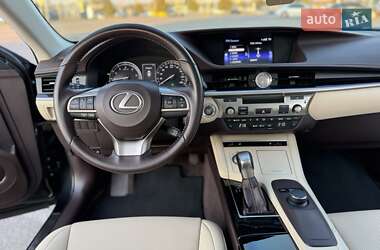Седан Lexus ES 2016 в 