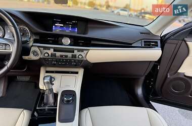 Седан Lexus ES 2016 в 