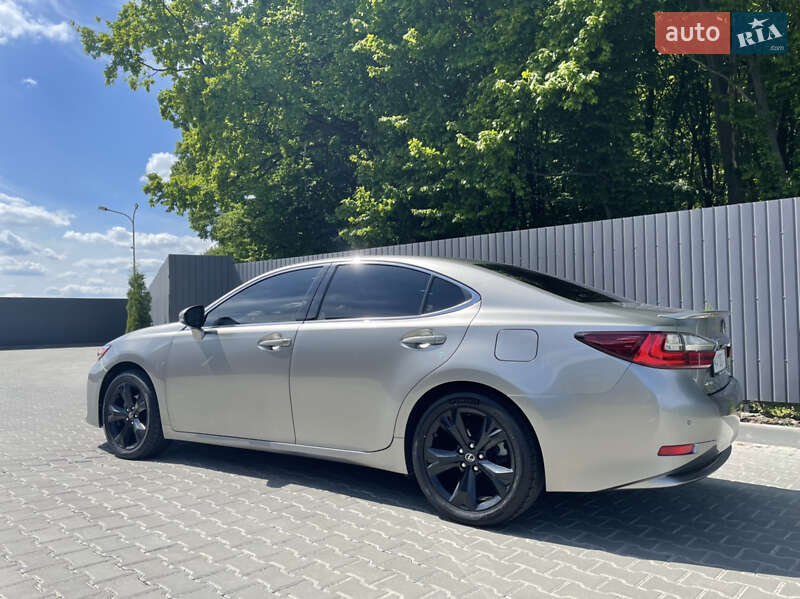Седан Lexus ES 2017 в Киеве