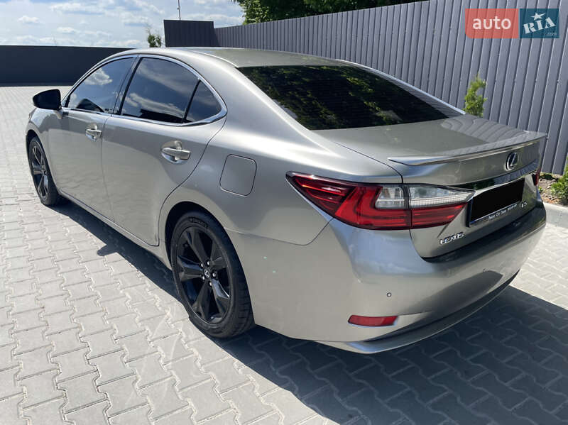 Седан Lexus ES 2017 в Киеве