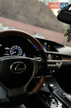 Седан Lexus ES 2014 в Киеве