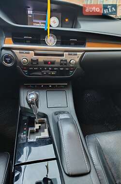 Седан Lexus ES 2012 в 