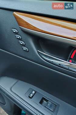 Седан Lexus ES 2012 в 