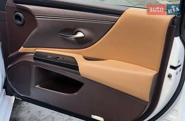Седан Lexus ES 2020 в 