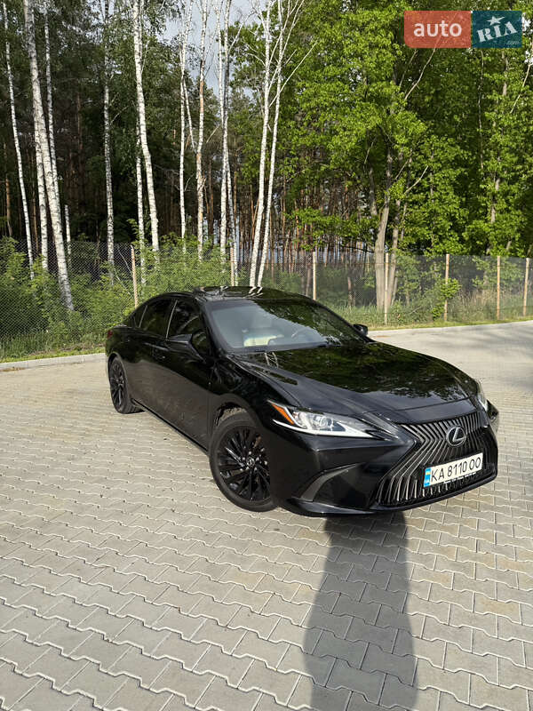 Седан Lexus ES 2018 в 