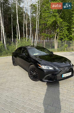 Седан Lexus ES 2018 в 