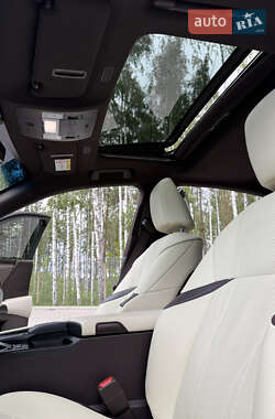 Седан Lexus ES 2018 в 