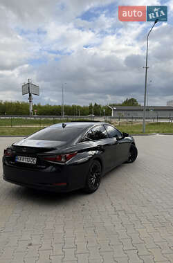 Седан Lexus ES 2018 в 
