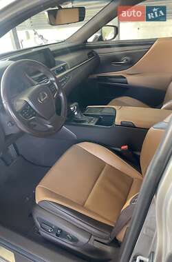 Седан Lexus ES 2019 в 