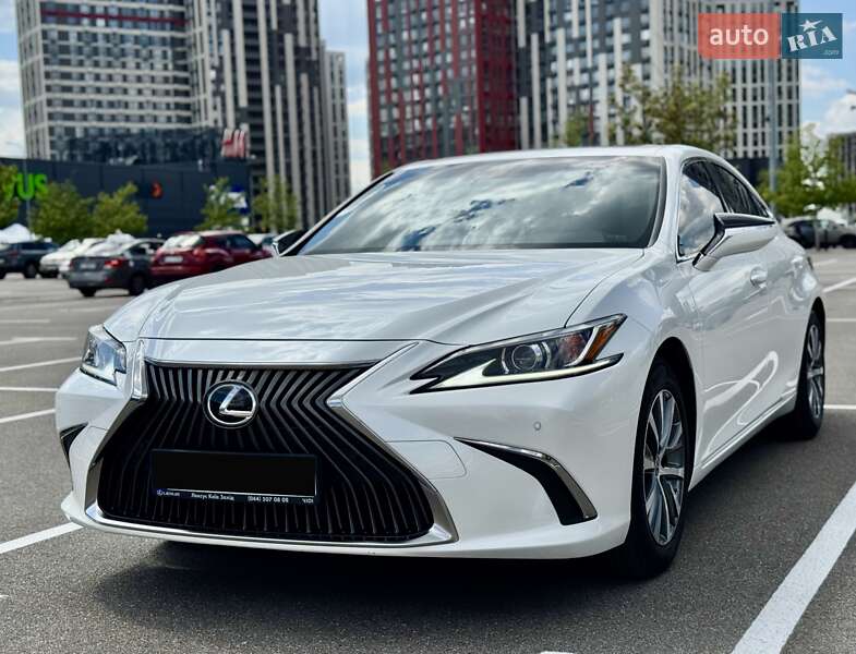 Lexus ES 2019